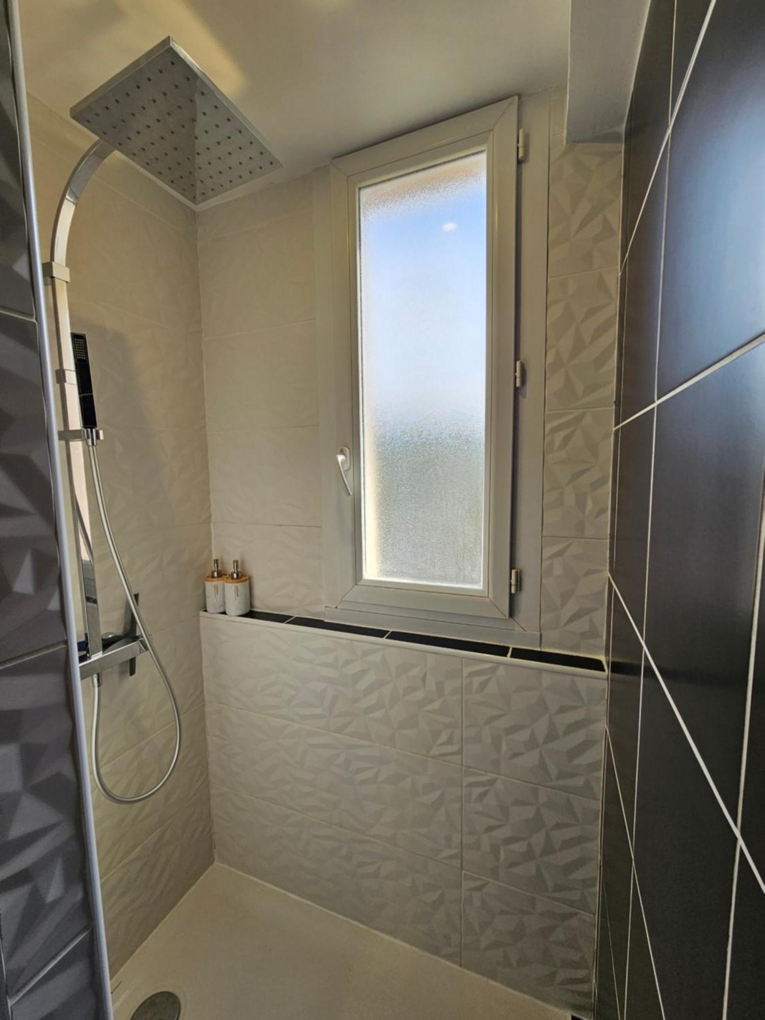 Charmant & Spacieux 3 Chambres - Mm Apartment - Lyon Grand Parilly Vénissieux Exteriör bild